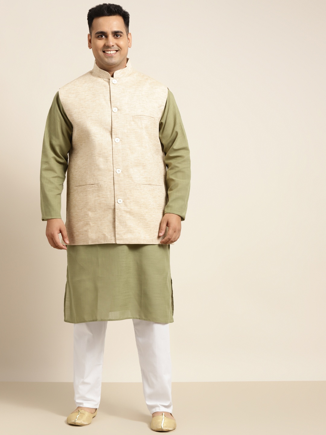 

SOJANYA PLUS Men Plus Size Green Solid Kurta & Churidar Comes With a Nehru Jacket