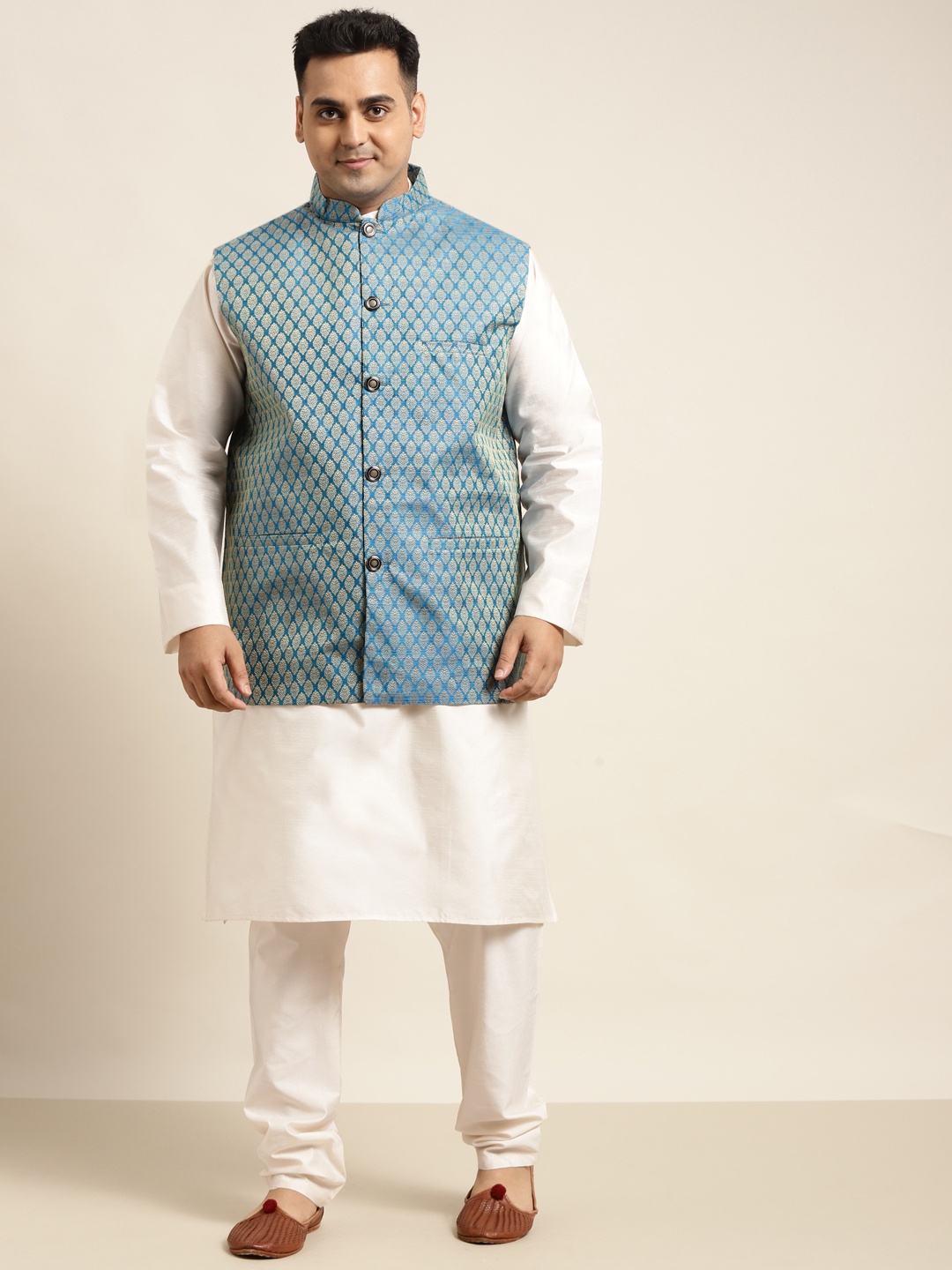 

SOJANYA PLUS Men Plus Size Off White Kurta with Churidar & Nehru Jacket