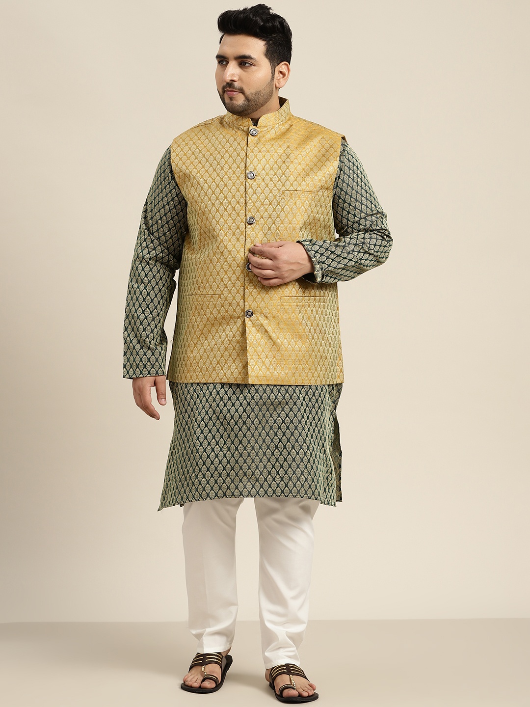 

SOJANYA PLUS Men Green Kurta with Churidar
