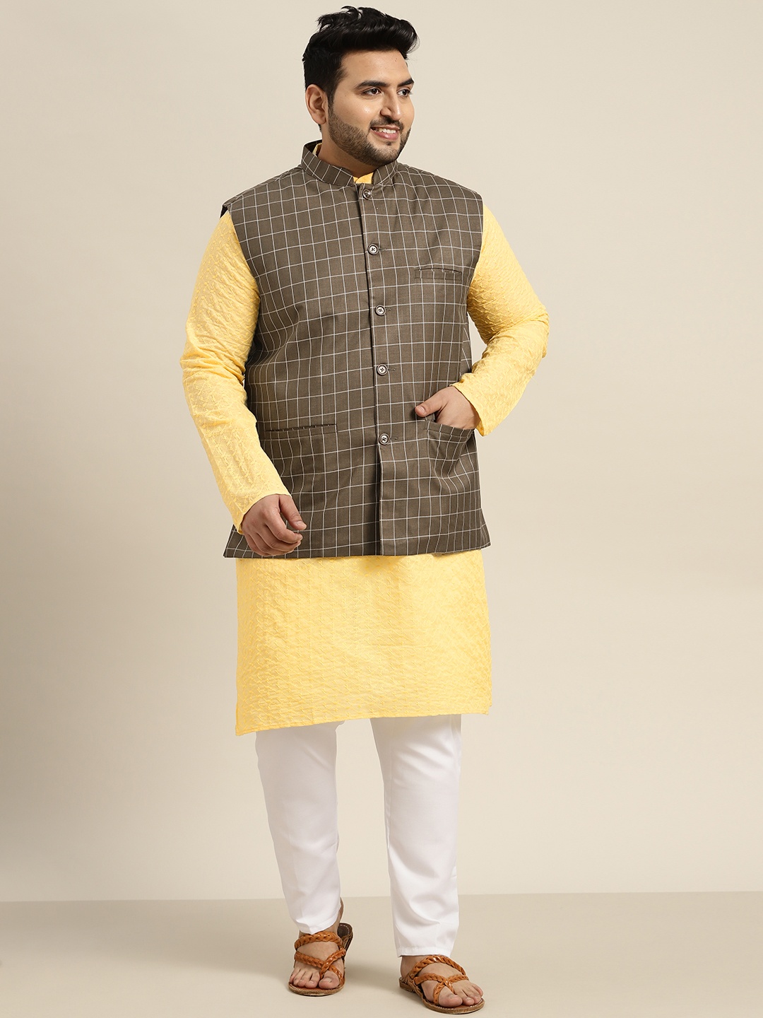 

SOJANYA PLUS Plus Size Men Yellow Embroidered Kurta with Pyjamas & Nehru Jacket