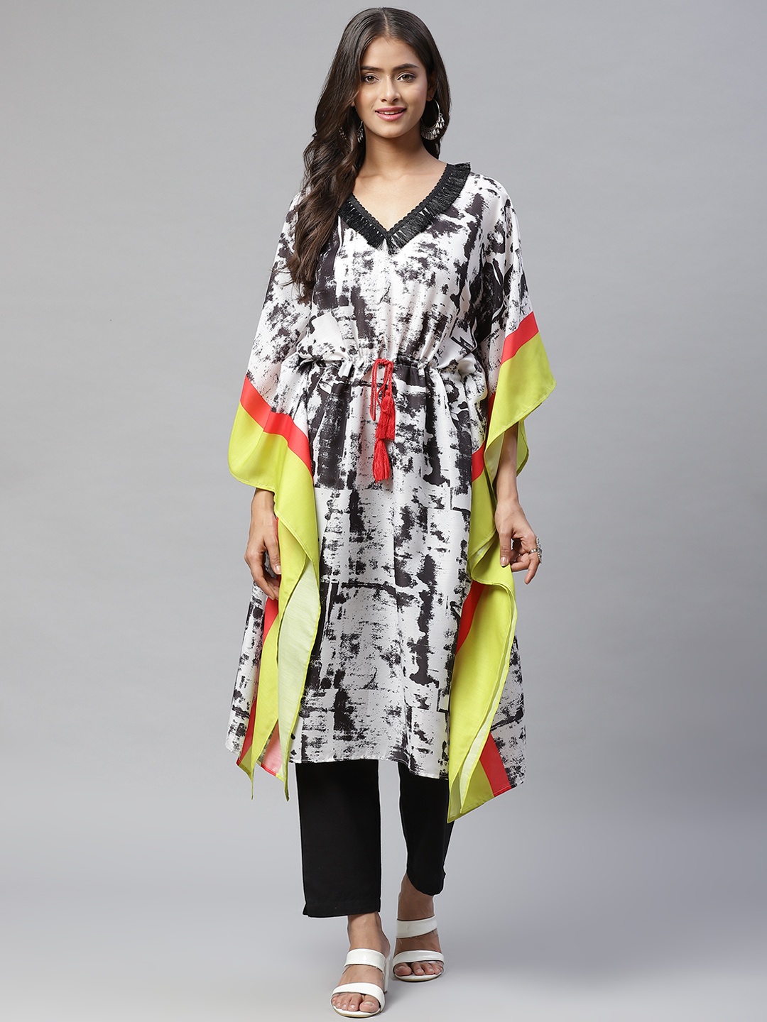 

YELLOW PARROT Women White & Black Printed Kaftan Kurta