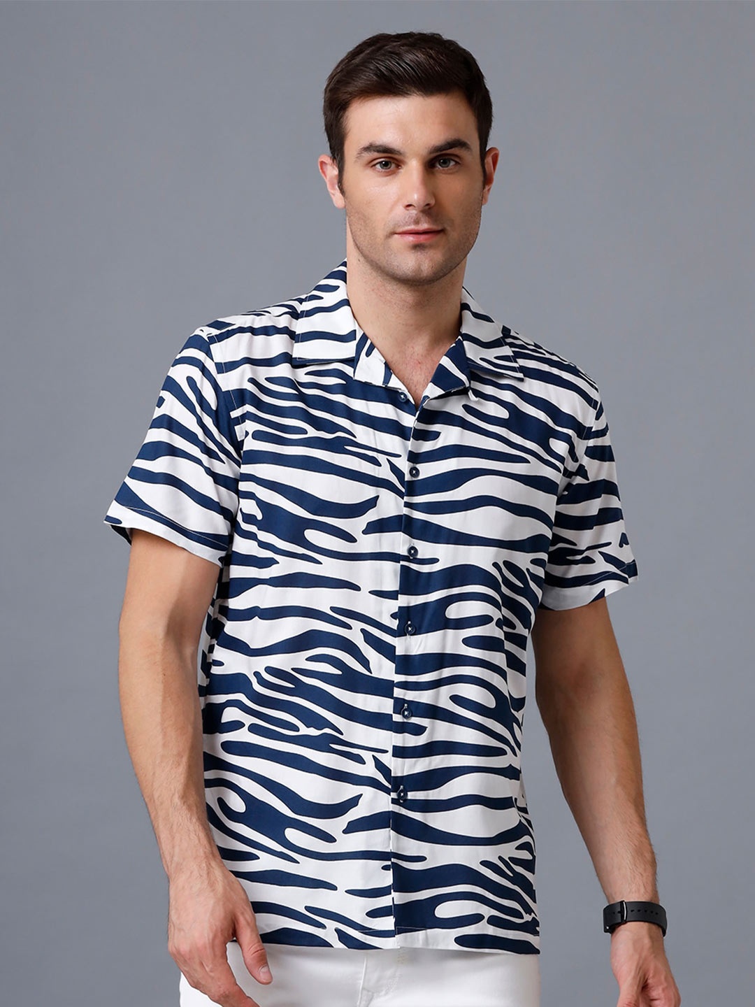 

YOVISH Men White Smart Slim Fit Animal Striped Casual Shirt
