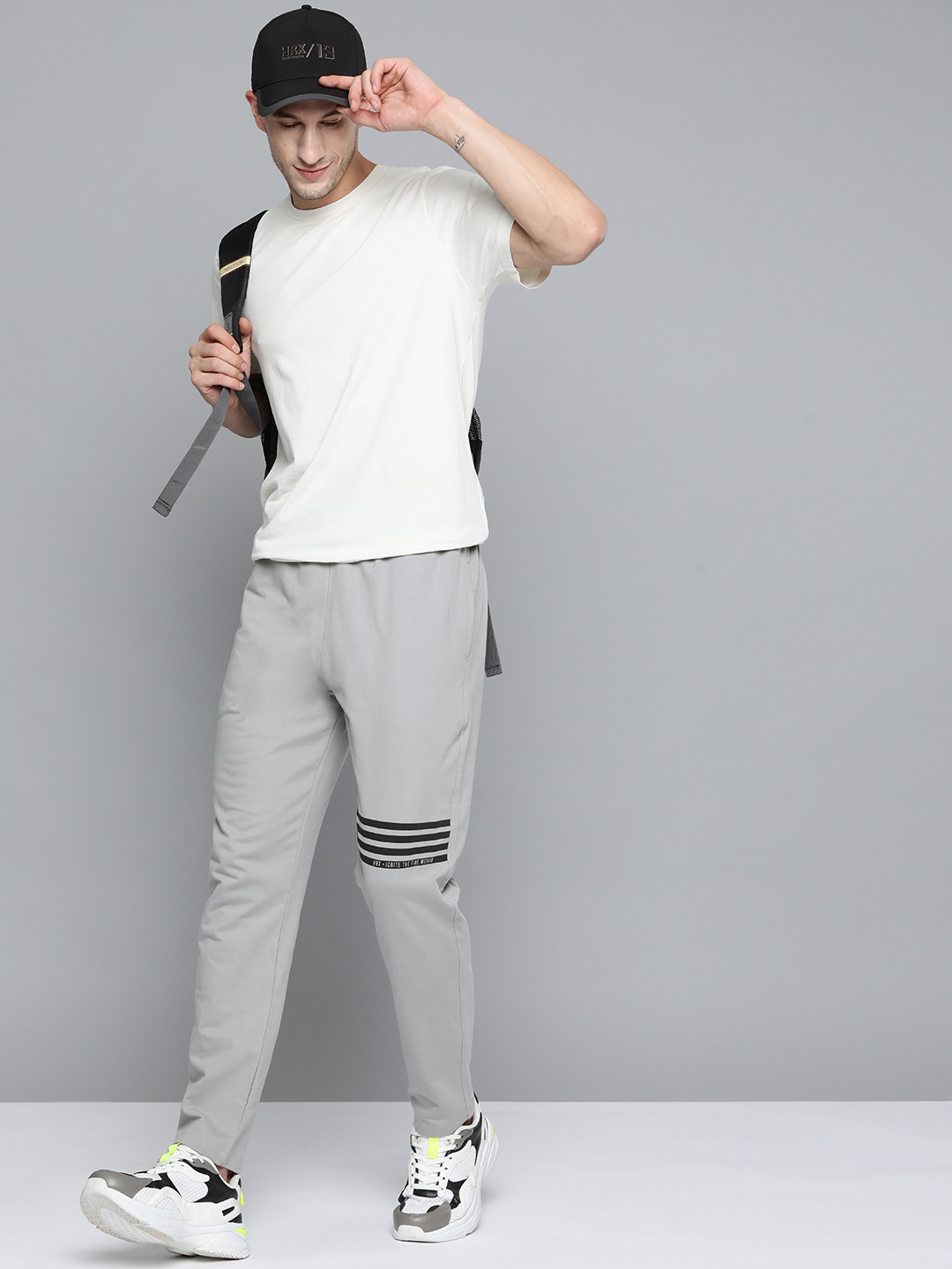 

HRX By Hrithik Roshan Lifestyle Men Lt Grey Bio-Wash Solid Track Pants