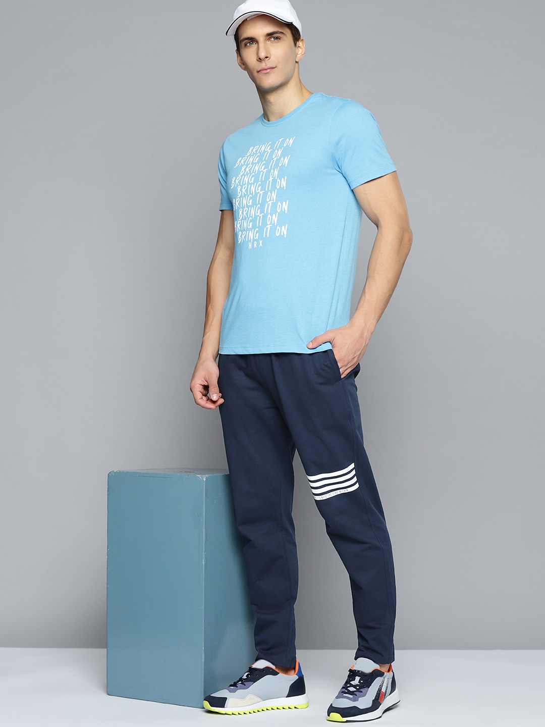 

HRX By Hrithik Roshan Lifestyle Men Navy Bio-Wash Solid Track Pants, Navy blue