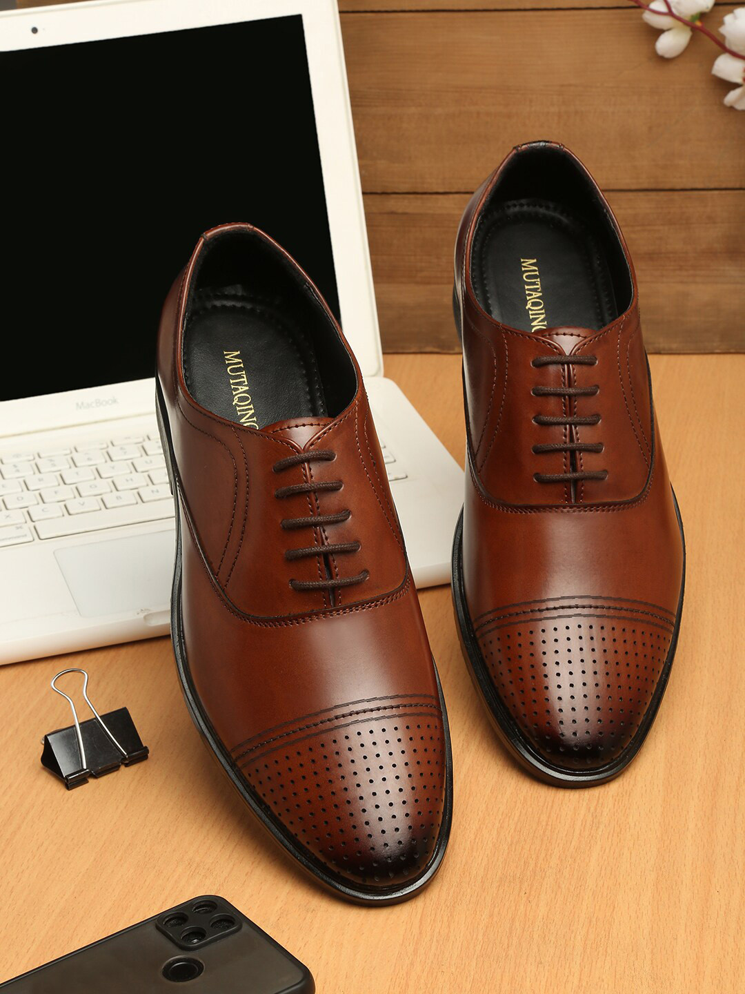 

MUTAQINOTI Men Brown Textured Formal Oxfords
