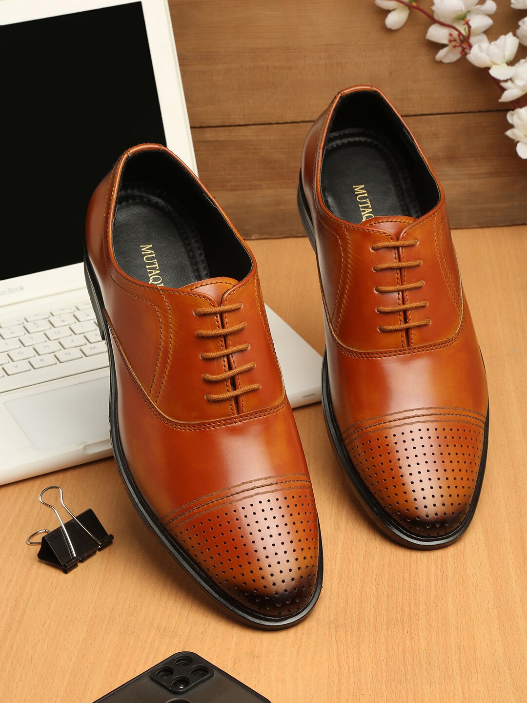 

MUTAQINOTI Men Tan-Brown Solid Formal Oxfords