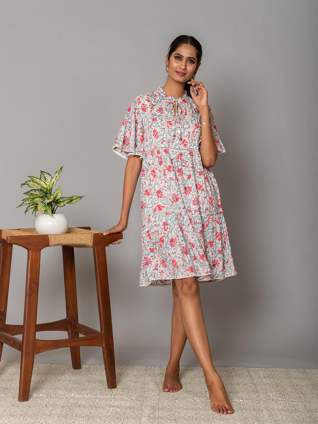 

WESTIFIED White Floral Tie-Up Neck A-Line Dress