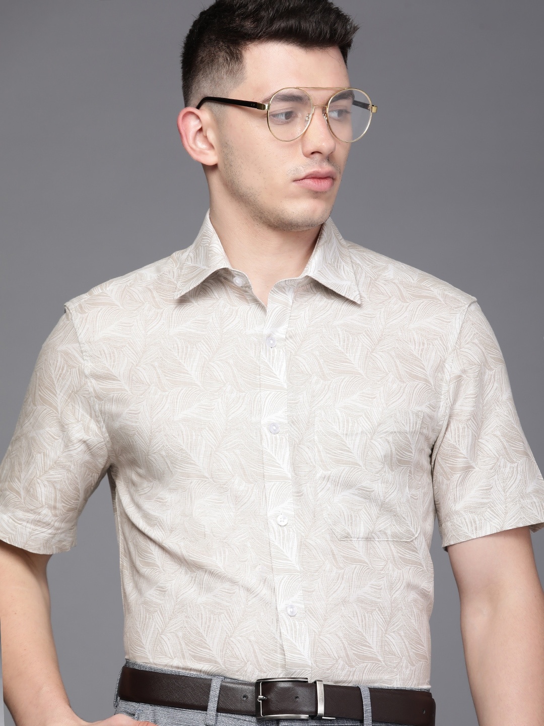 

Louis Philippe Men White Classic Fit Floral Printed Formal Shirt