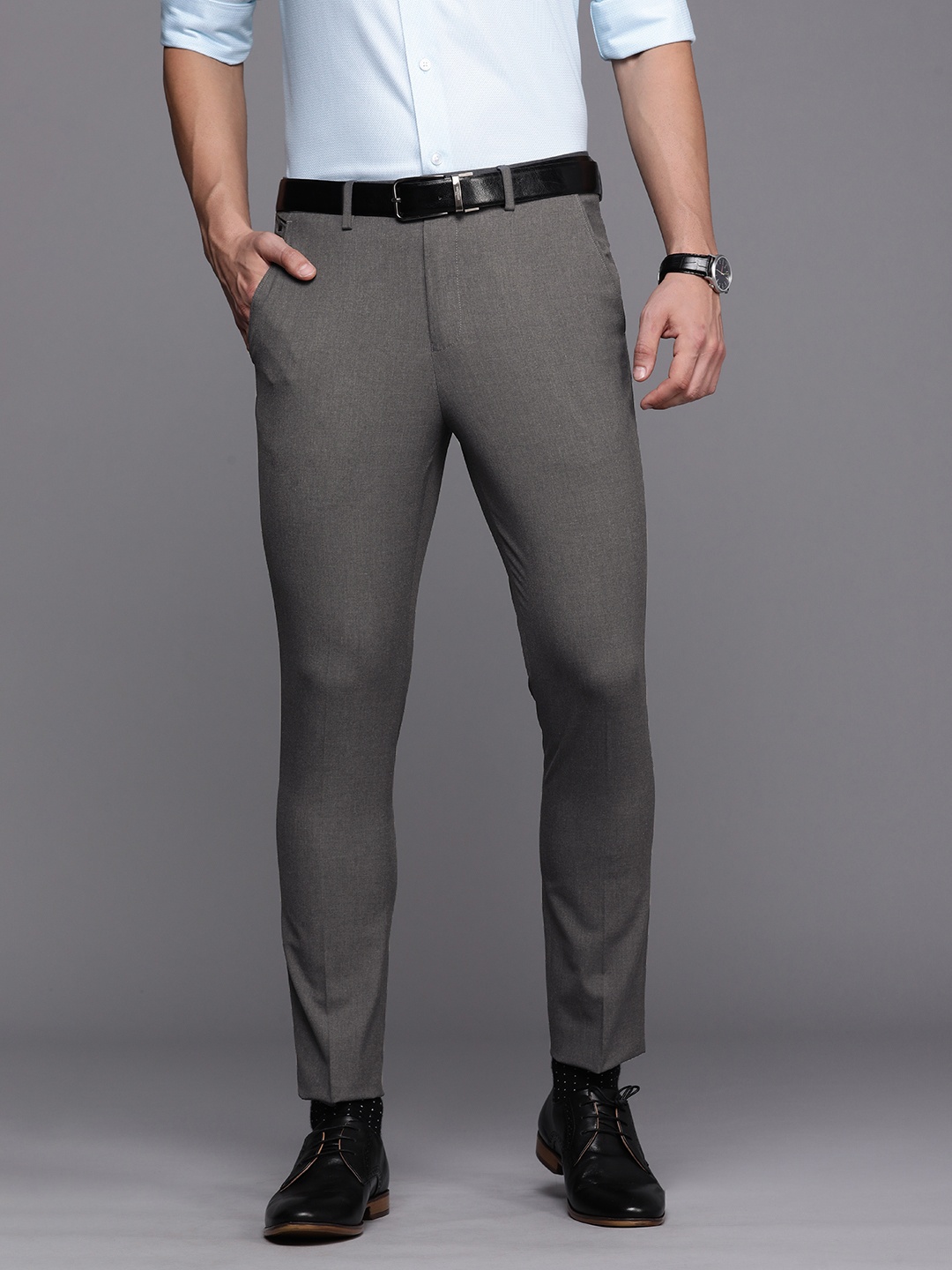 

Louis Philippe Men Grey Carrot Fit Trousers