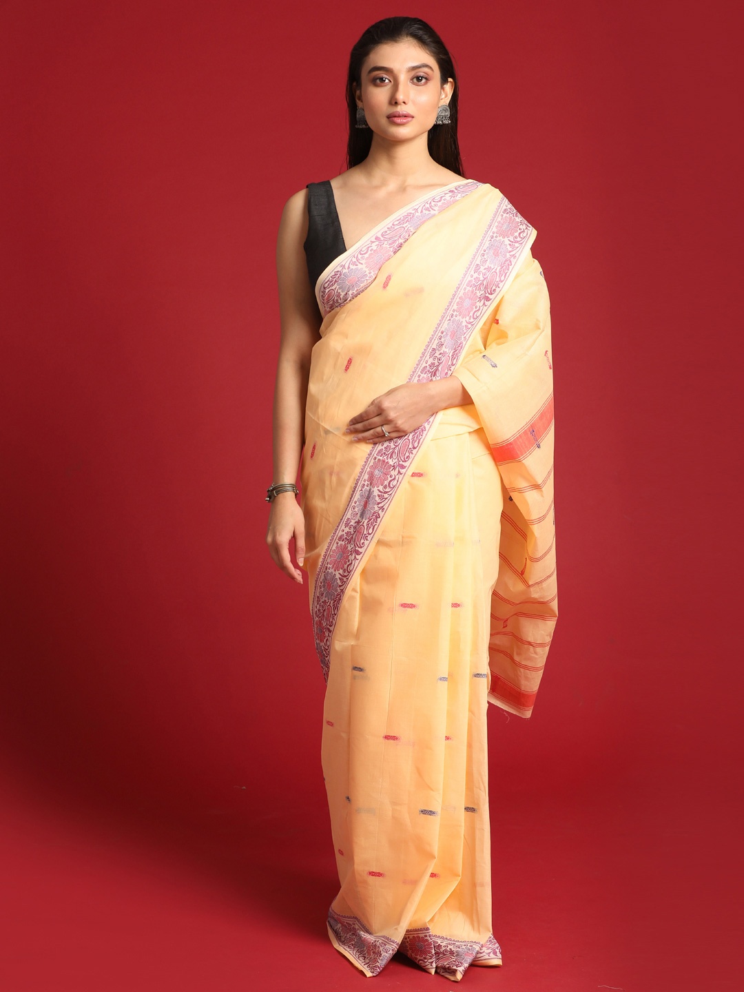 

Saranee Beige & Purple Floral Pure Cotton Taant Saree