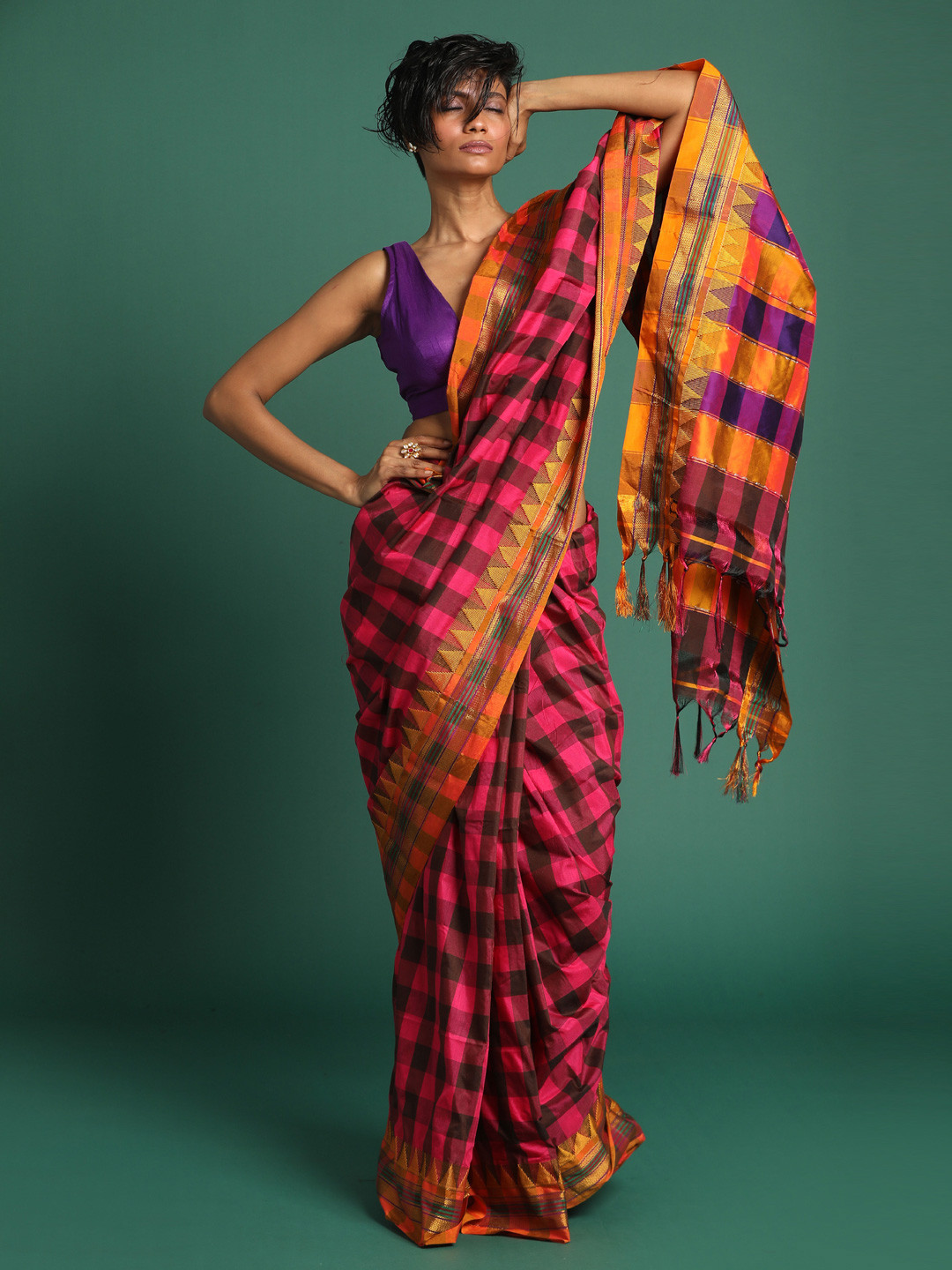 

Indethnic Pink & Brown Checked Venkatgiri Saree