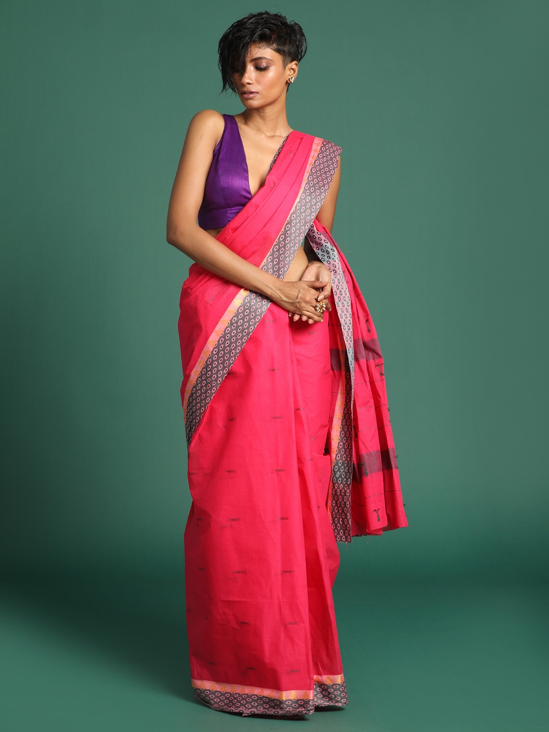 

Saranee Magenta & Grey Pure Cotton Taant Saree