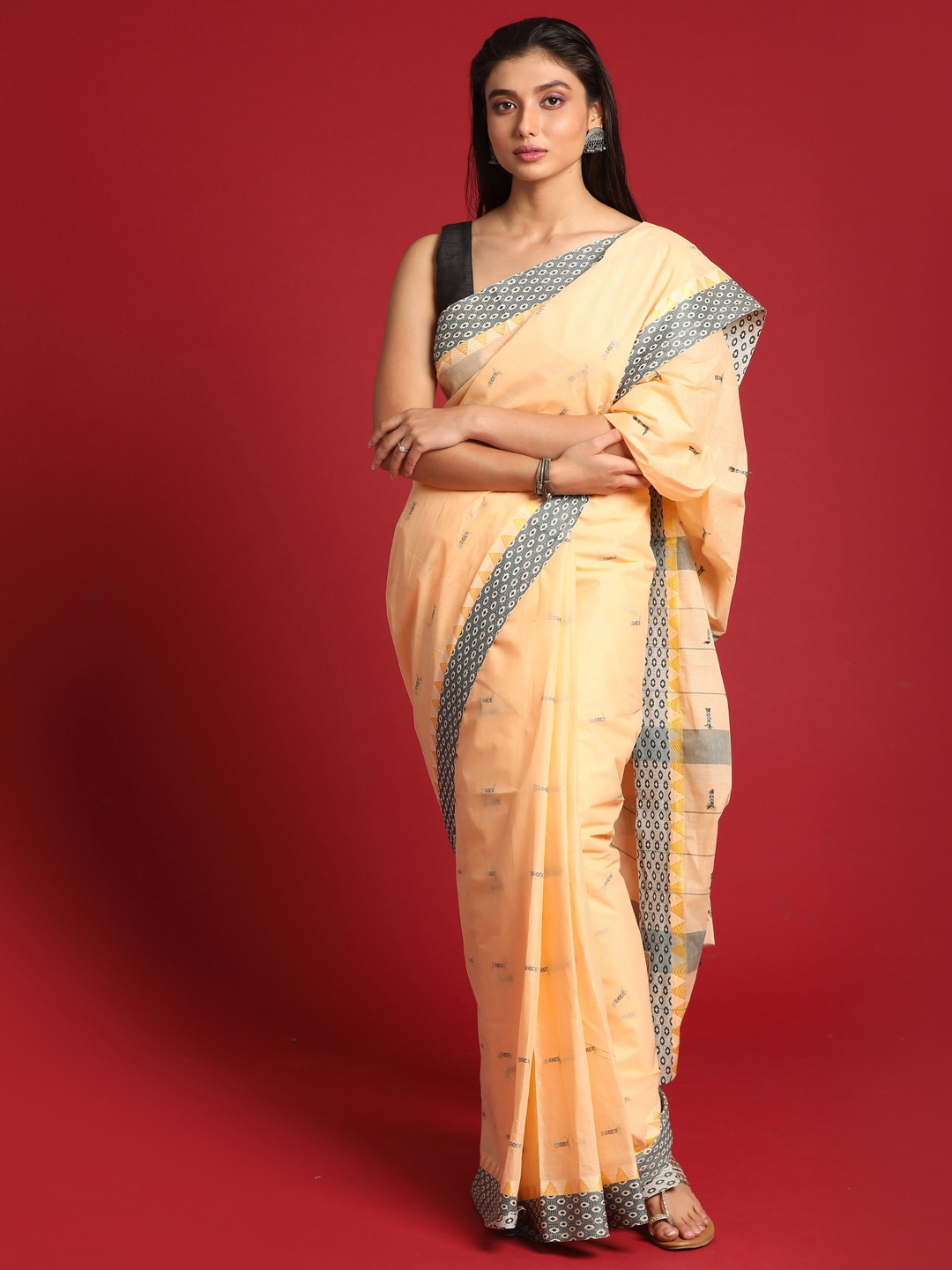 

Indethnic Cream-Coloured & Grey Pure Cotton Taant Saree