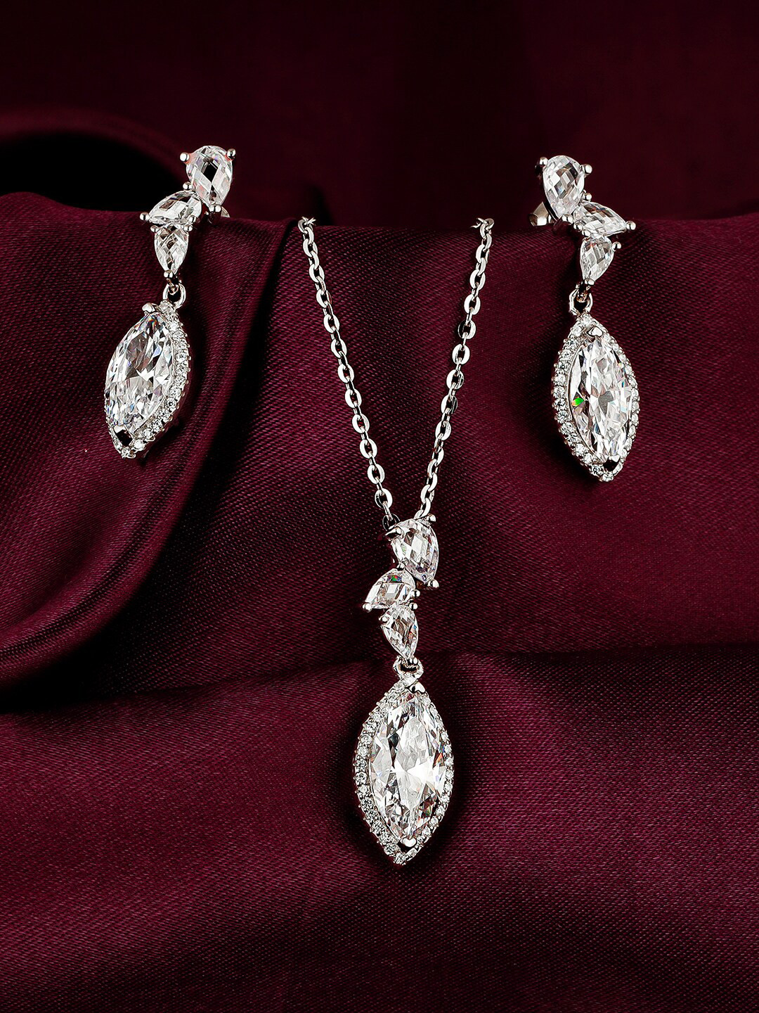 

GIVA 925 Sterling Silver Dazzle on Top Set with Earrings & Necklace