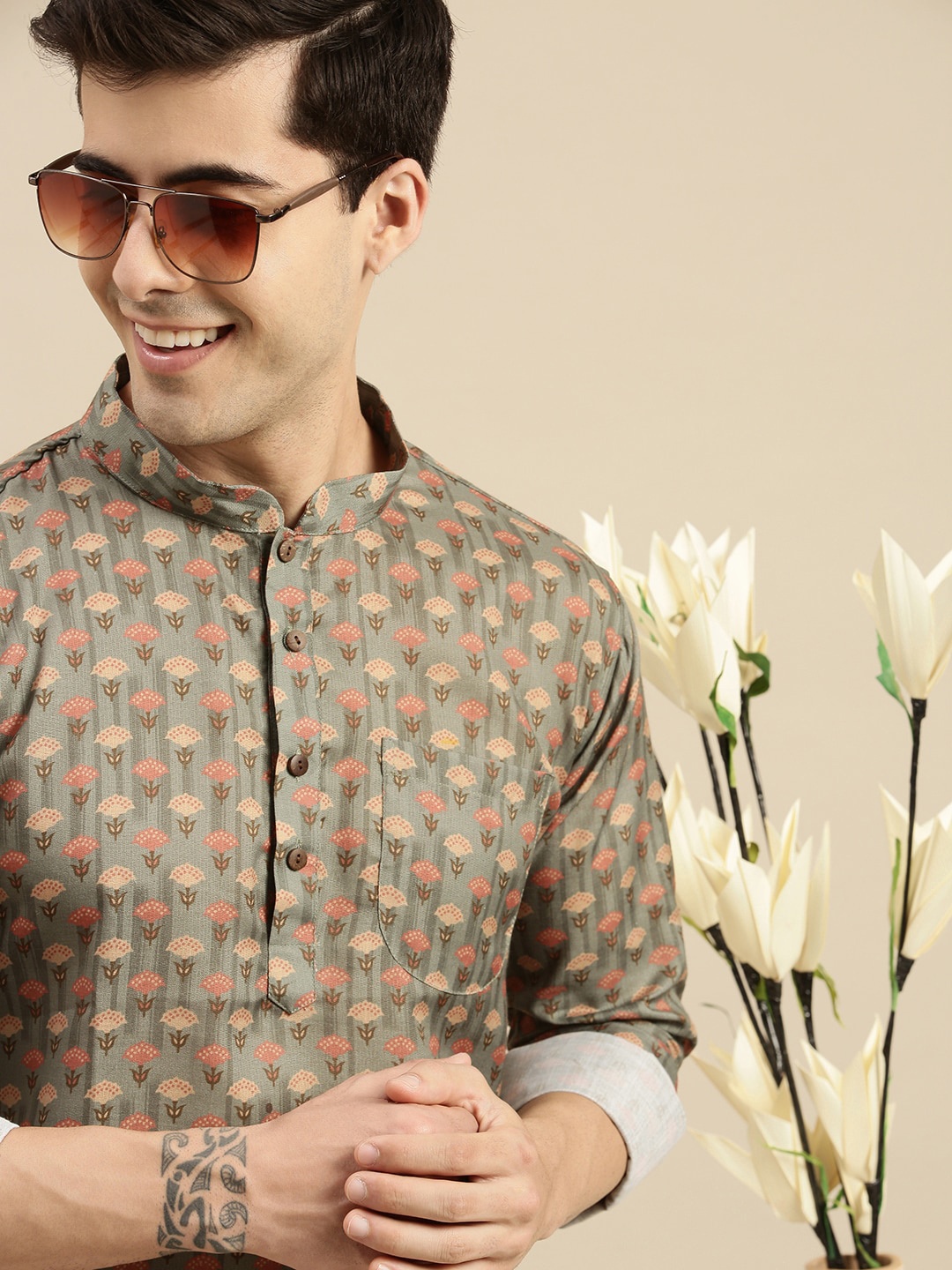 

Sanwara Men Green & Peach-Coloured Ethnic Motifs Printed Kurta