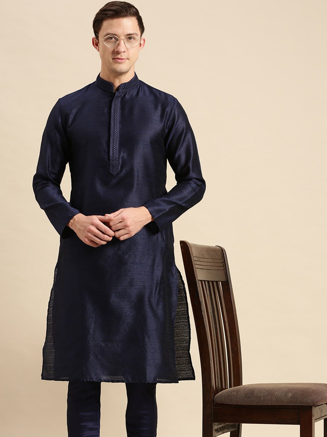 

Sanwara Men Blue Floral Thread Work Kurta