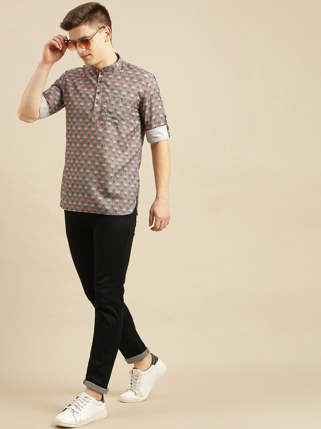 

Sanwara Men Green & Peach-Coloured Floral Printed Floral Kurta