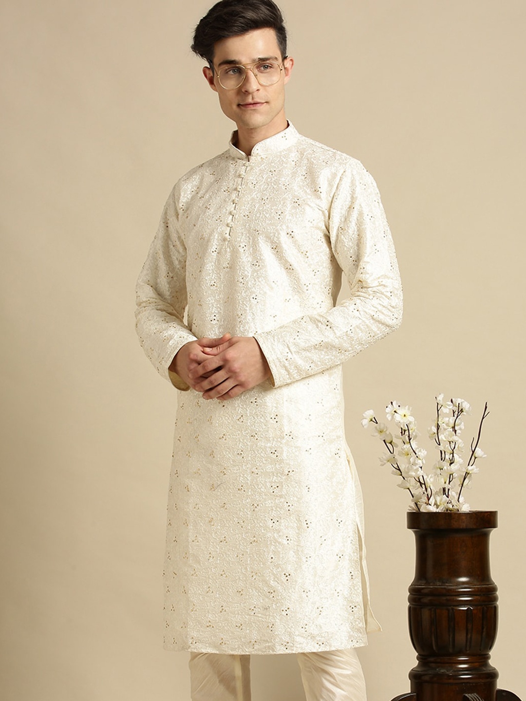 

Sanwara Men Cream-Coloured Ethnic Motifs Embroidered Kurta