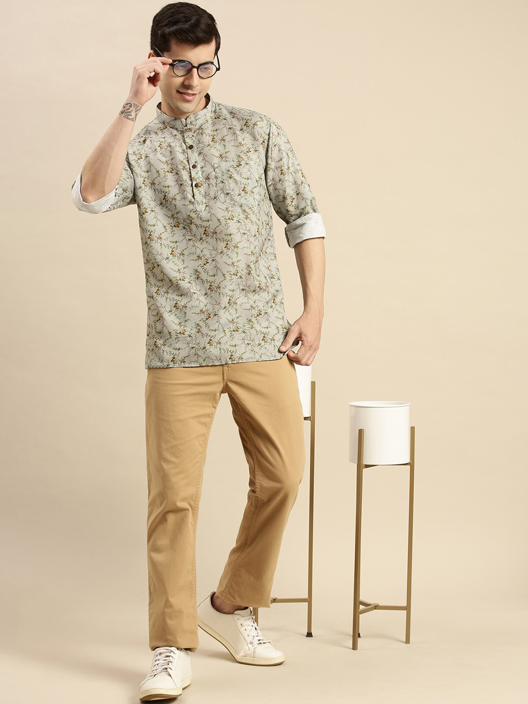 

Sanwara Men Green Floral Embroidered Pathani Kurta