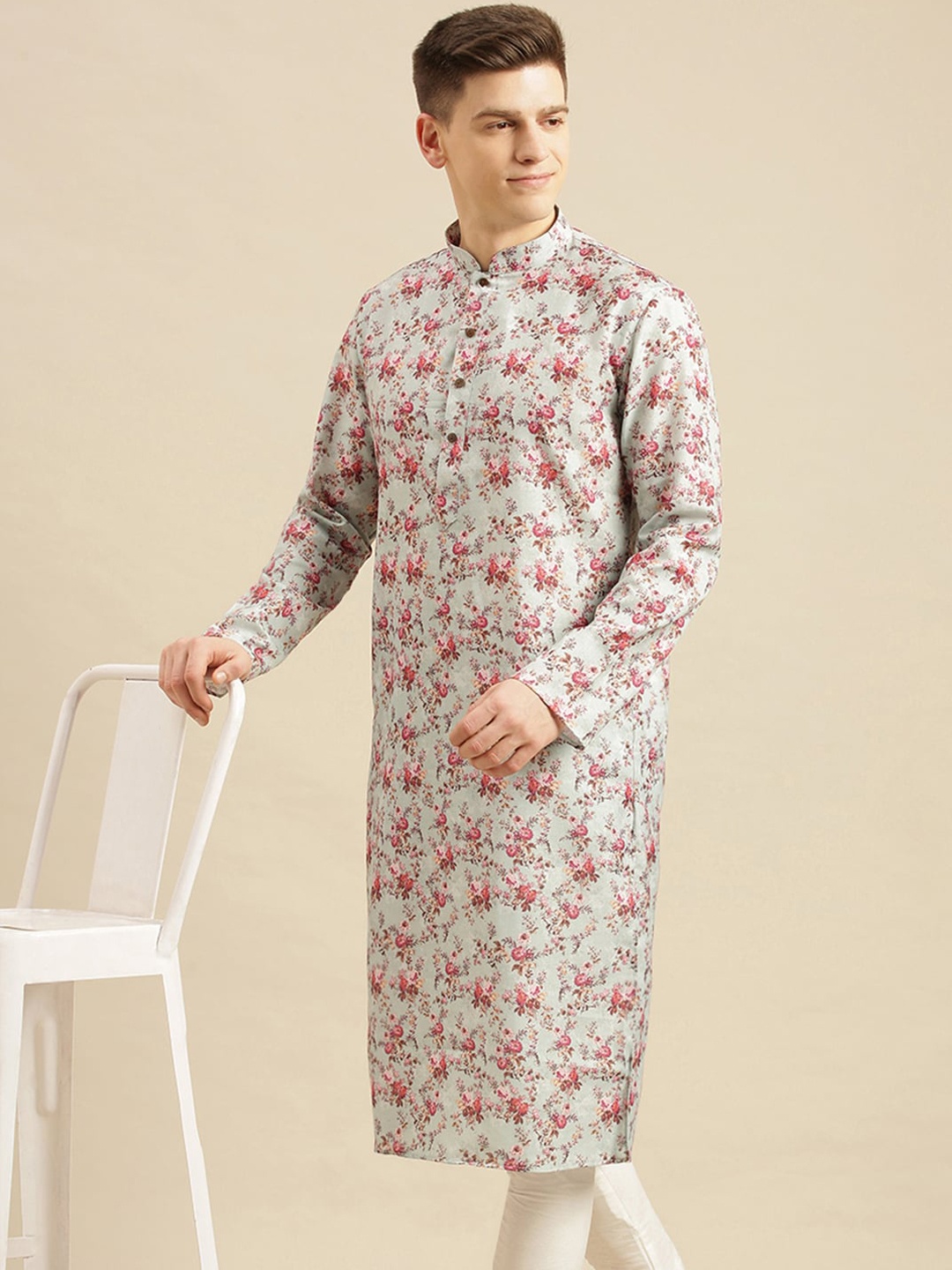 

Sanwara Men Blue & Red Floral Kurta