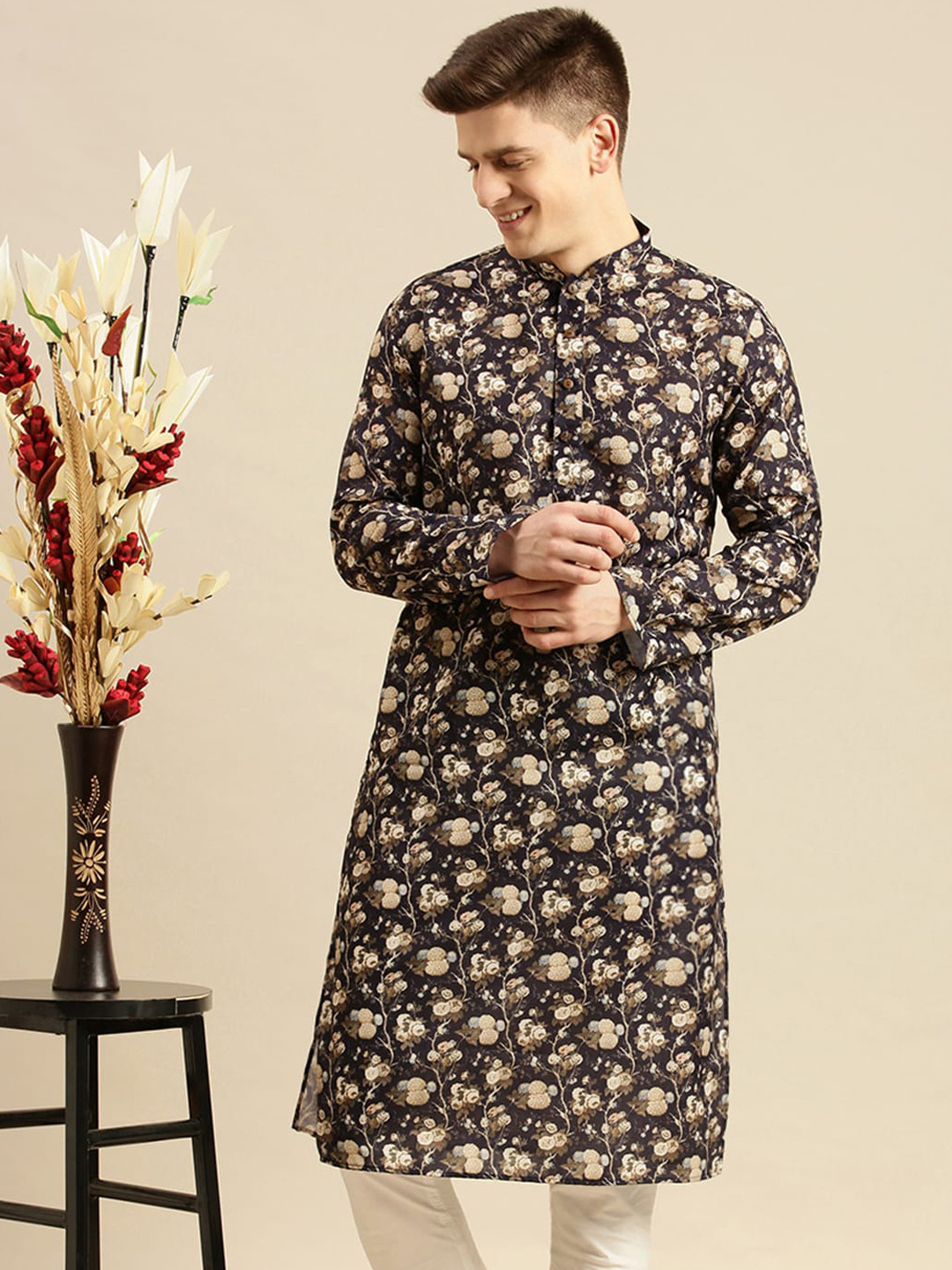 

Sanwara Men Navy Blue & Brown Floral Printed Floral Kurta