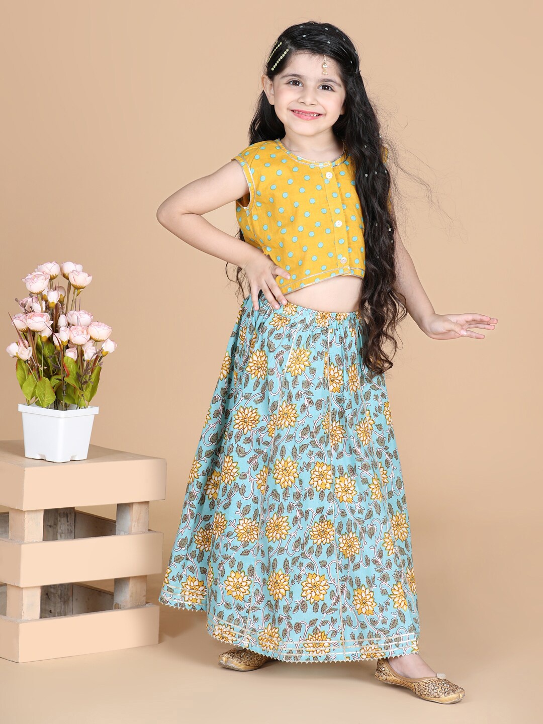 

LIL PITAARA Girls Blue & Yellow Printed Ready to Wear Lehenga & Choli