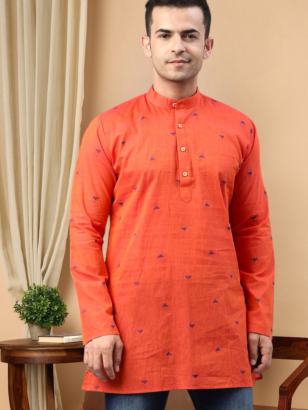 

TATTVA Men Red Embroidered Chikankari Kurta