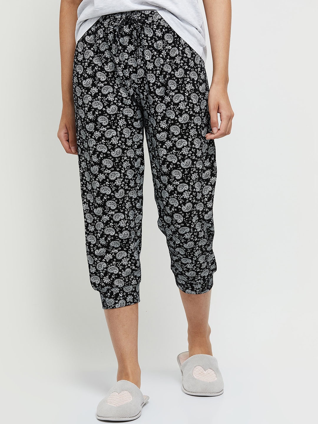 

max Women Black Printed Cotton Lounge Capris