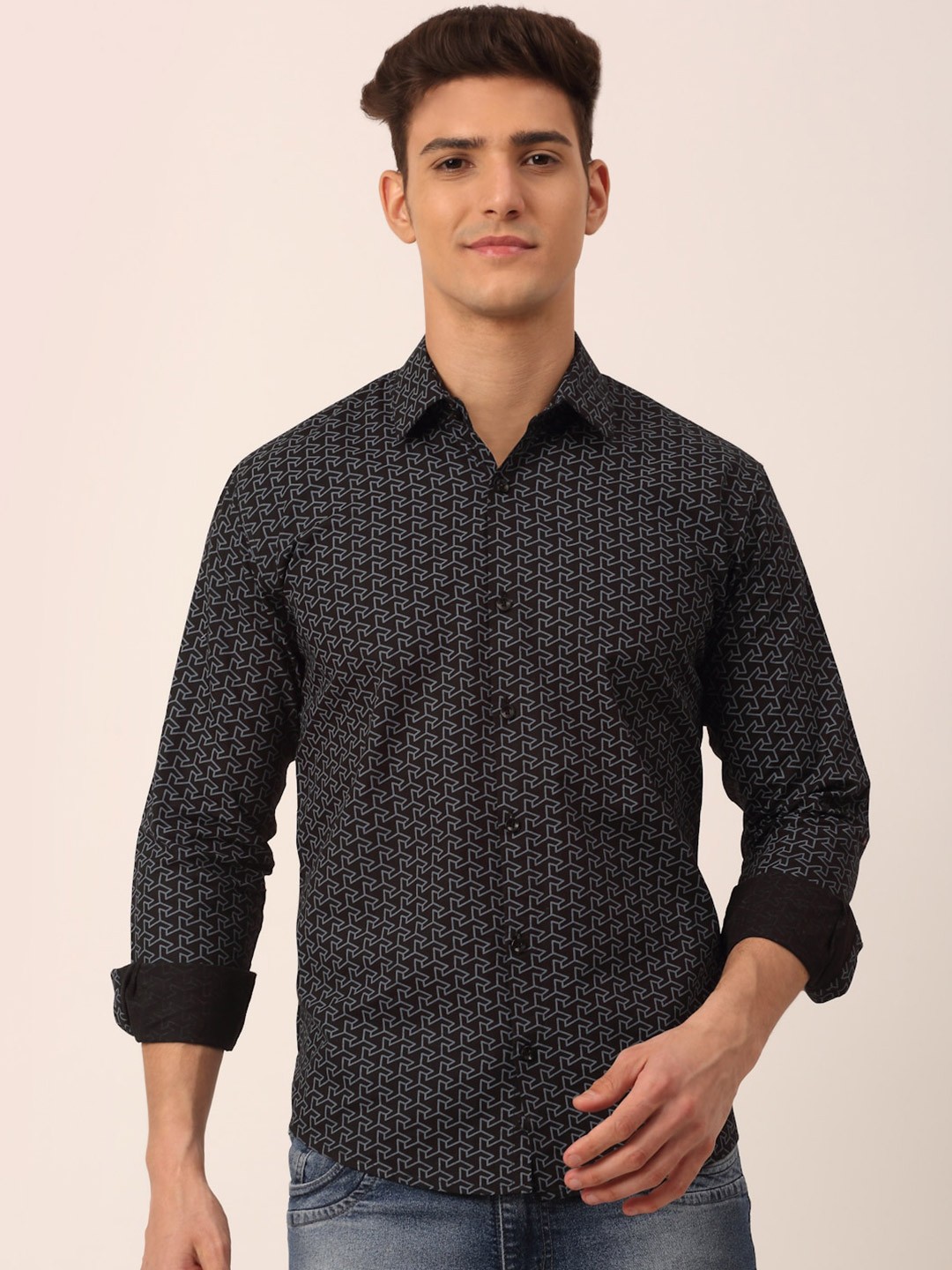 

JAINISH Men Black Standard Printed Casual Shirt
