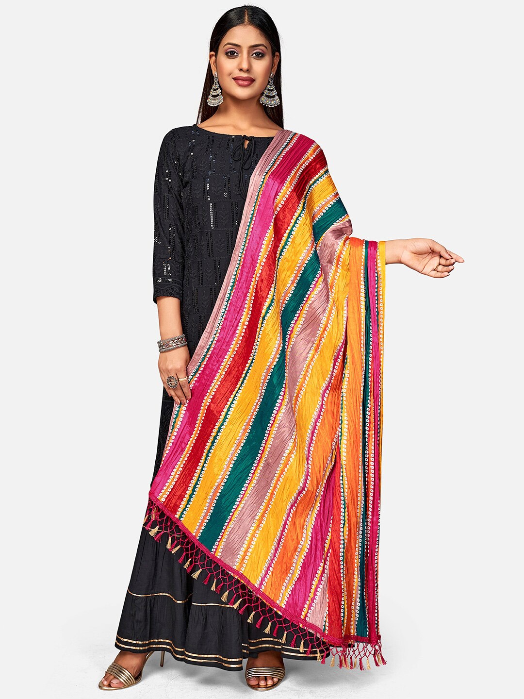 

Vbuyz Green & Red Printed Leheriya Dupatta