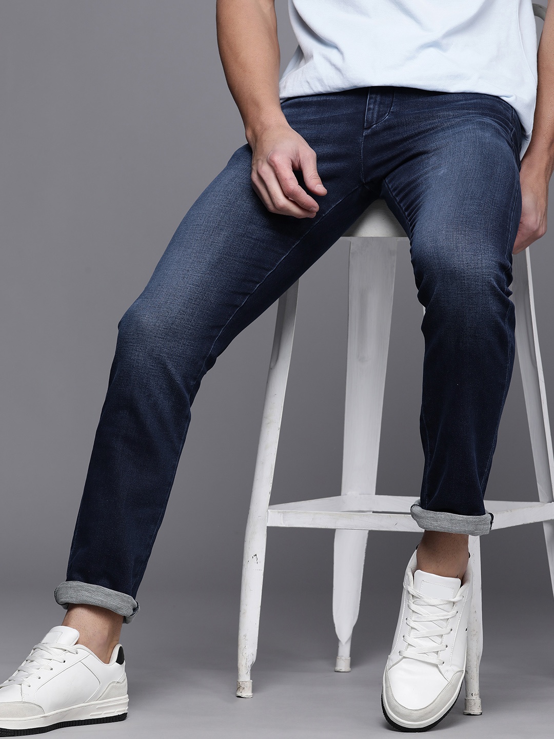 

Louis Philippe Jeans Men Blue Matt Slim Fit Low-Rise Heavy Fade Stretchable Jeans