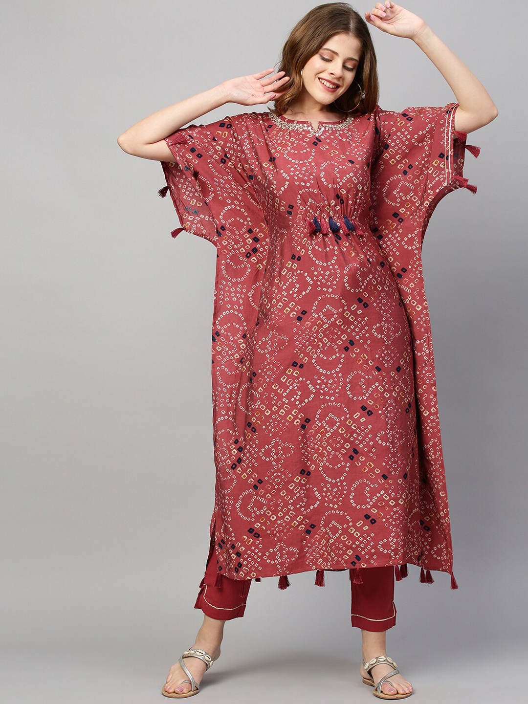 

FASHOR Women Maroon Floral Embroidered Gotta Patti Kurta with Palazzos