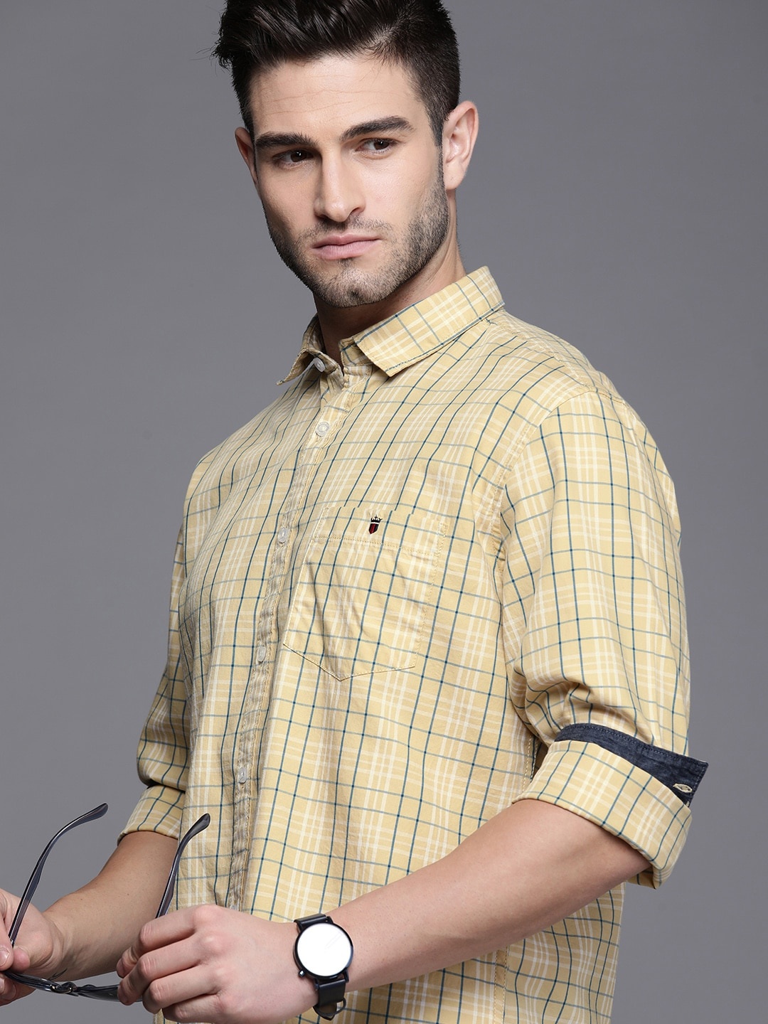 

Louis Philippe Jeans Men Beige & Off-White Slim Fit Checked Casual Shirt