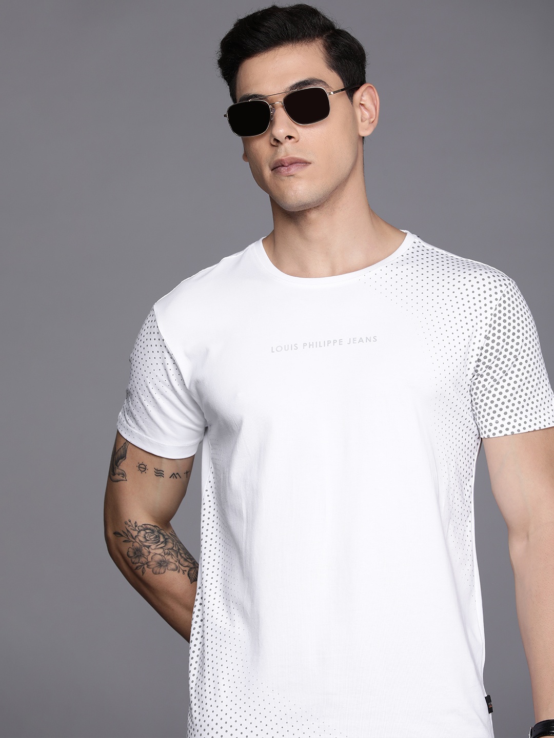 

Louis Philippe Jeans Men White & Olive Green Geometric Printed Slim Fit T-shirt