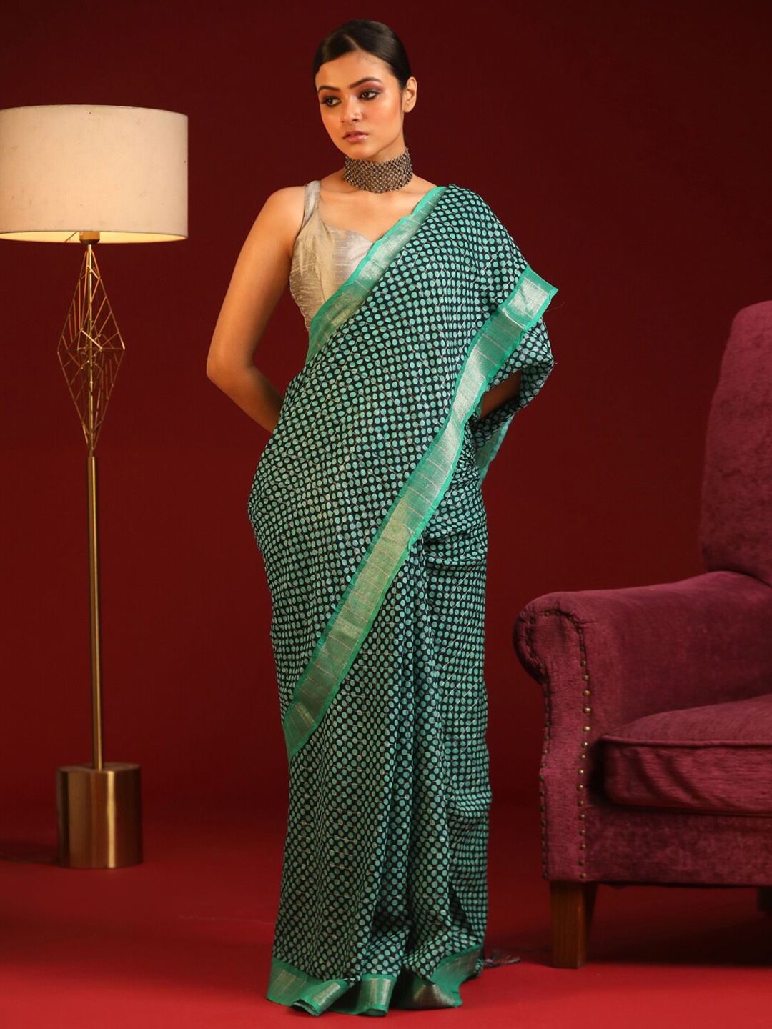 

Indethnic Green & Gold-Toned Zari Bhagalpuri Saree