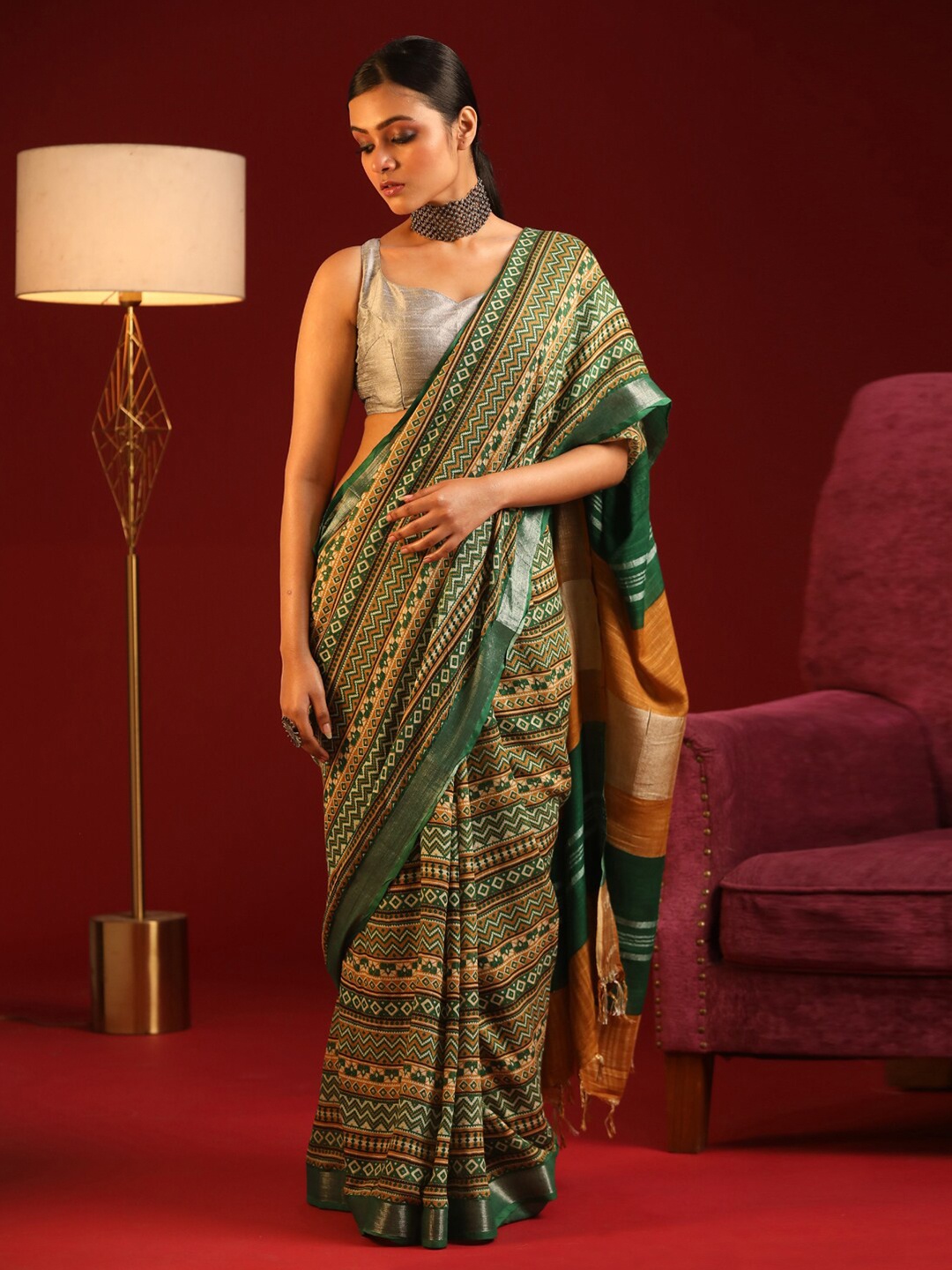 

Indethnic Green & Gold-Toned Handloom Bhagalpuri Saree