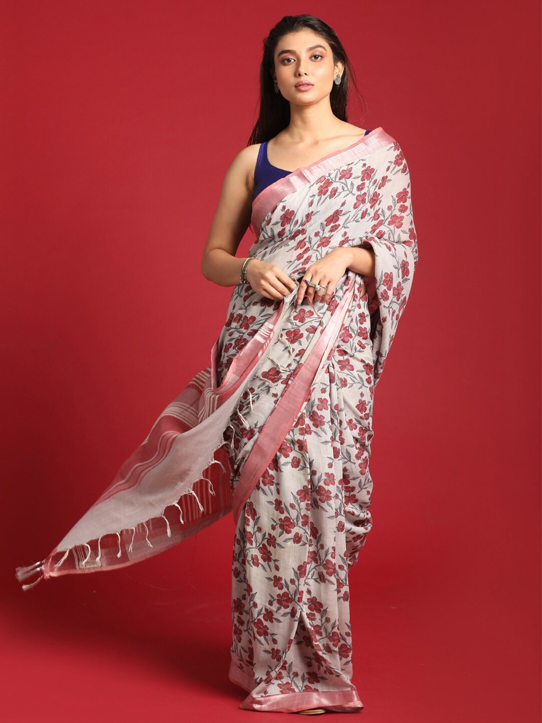 

Indethnic Grey & Silver-Toned Floral Handloom Bhagalpuri Saree