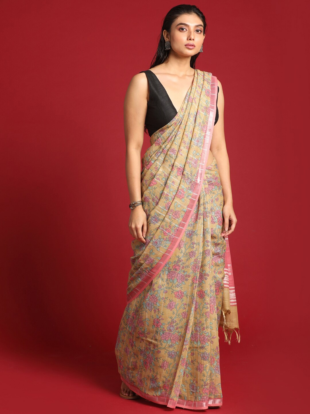 

Indethnic Yellow & Silver-Toned Floral Handloom Bhagalpuri Saree