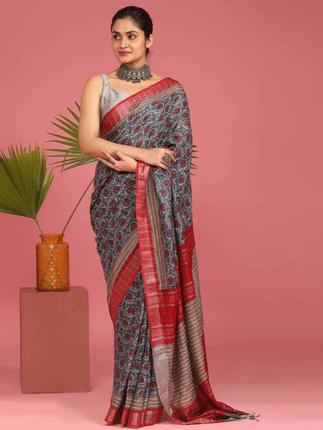 

Indethnic Blue & Cream-Coloured Floral Handloom Bhagalpuri Saree