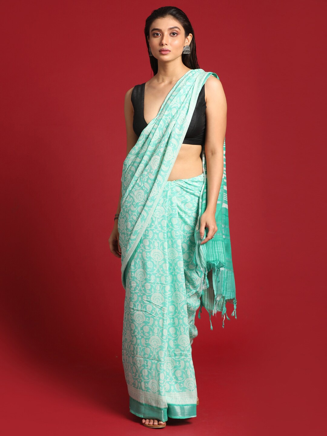 

Indethnic Sea Green & White Ethnic Motifs Handloom Bhagalpuri Saree