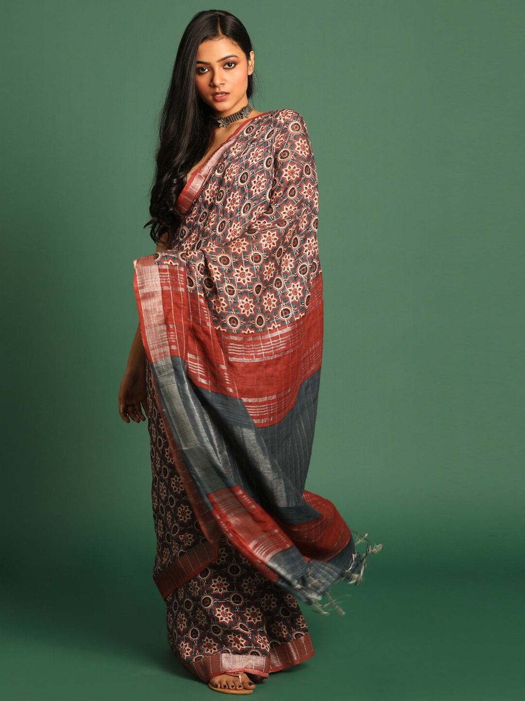 

Indethnic Grey & Silver-Toned Printed Zari Bhagalpuri Saree