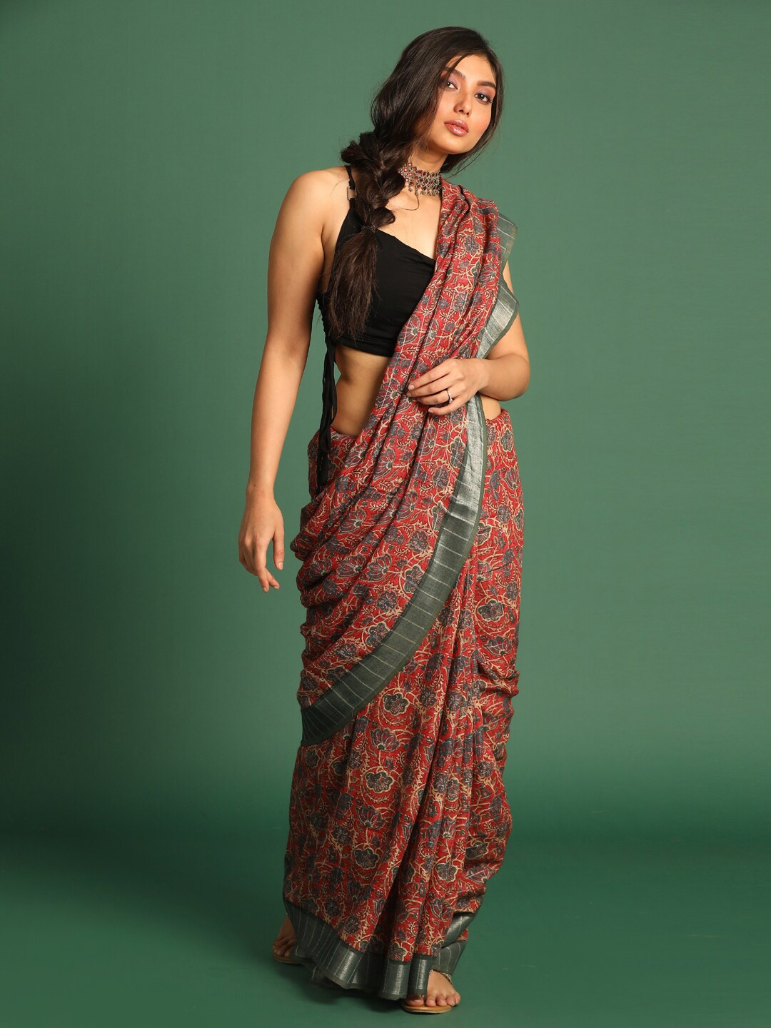 

Indethnic Red & Silver-Toned Floral Handloom Bhagalpuri Saree