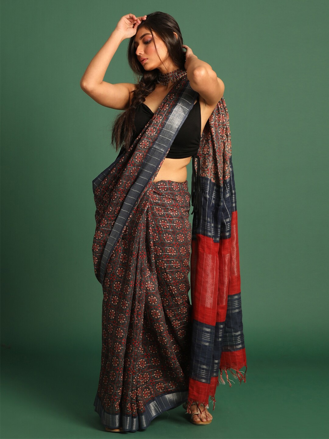 

Indethnic Blue & Red Floral Printed Zari Cotton Blend Bhagalpuri Saree