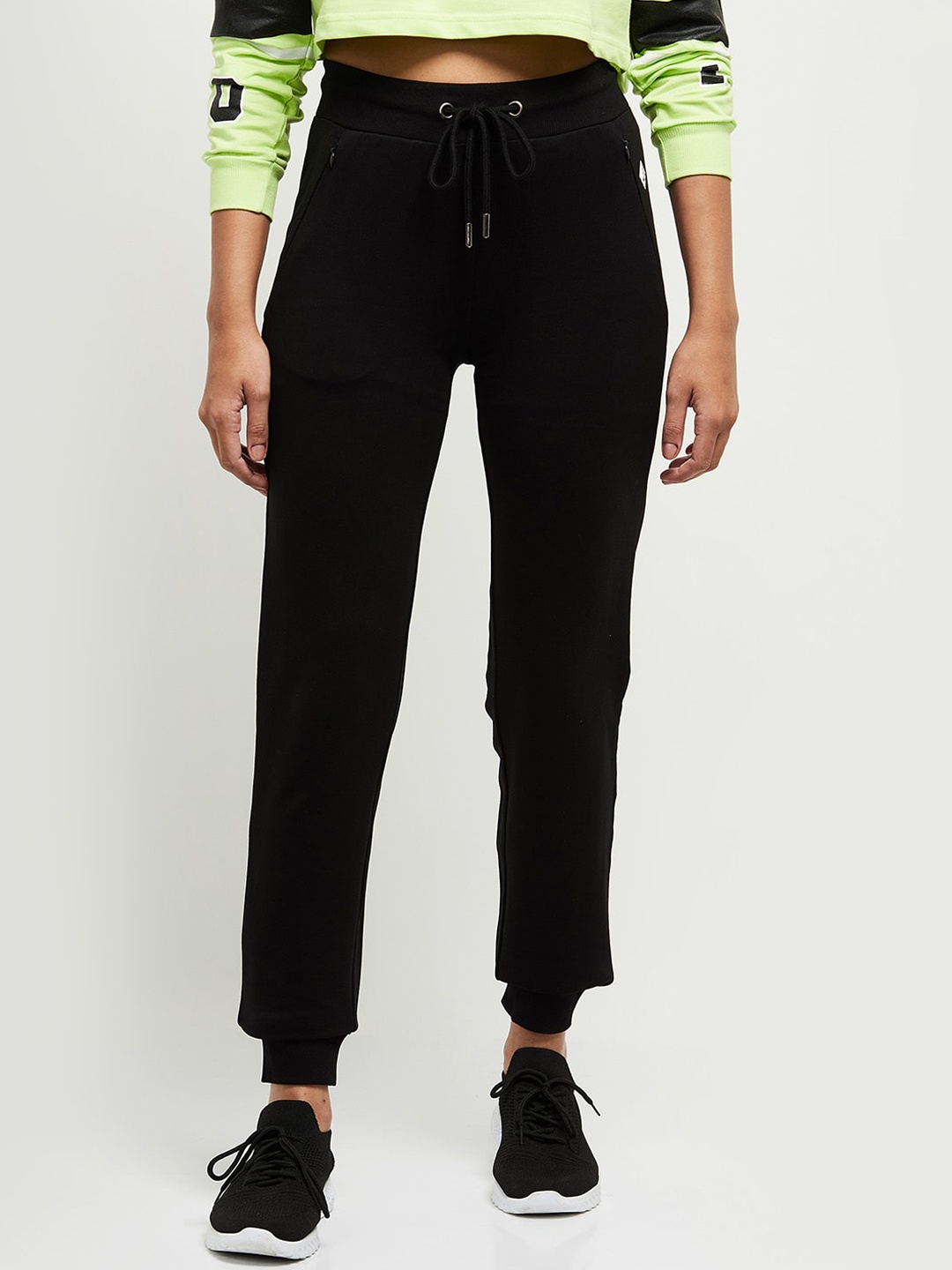 

max Women Black Solid Joggers