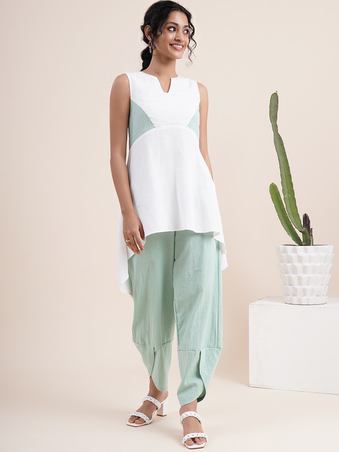 

Abhishti Colourblocked High Low Kurta With Contrast Stitches, White