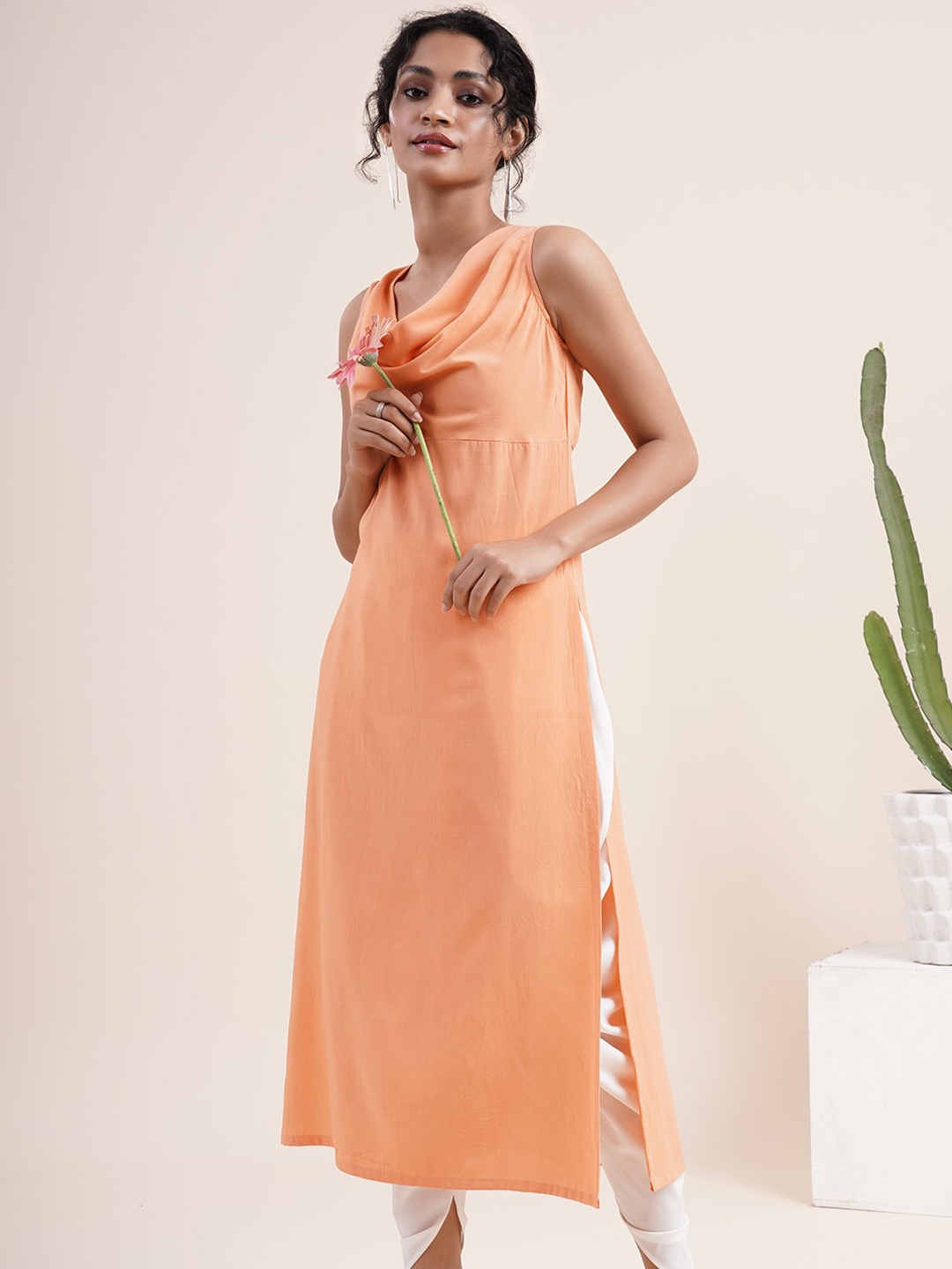 

Abhishti Women Peach-Coloured Cowl Neck Straight Kurta