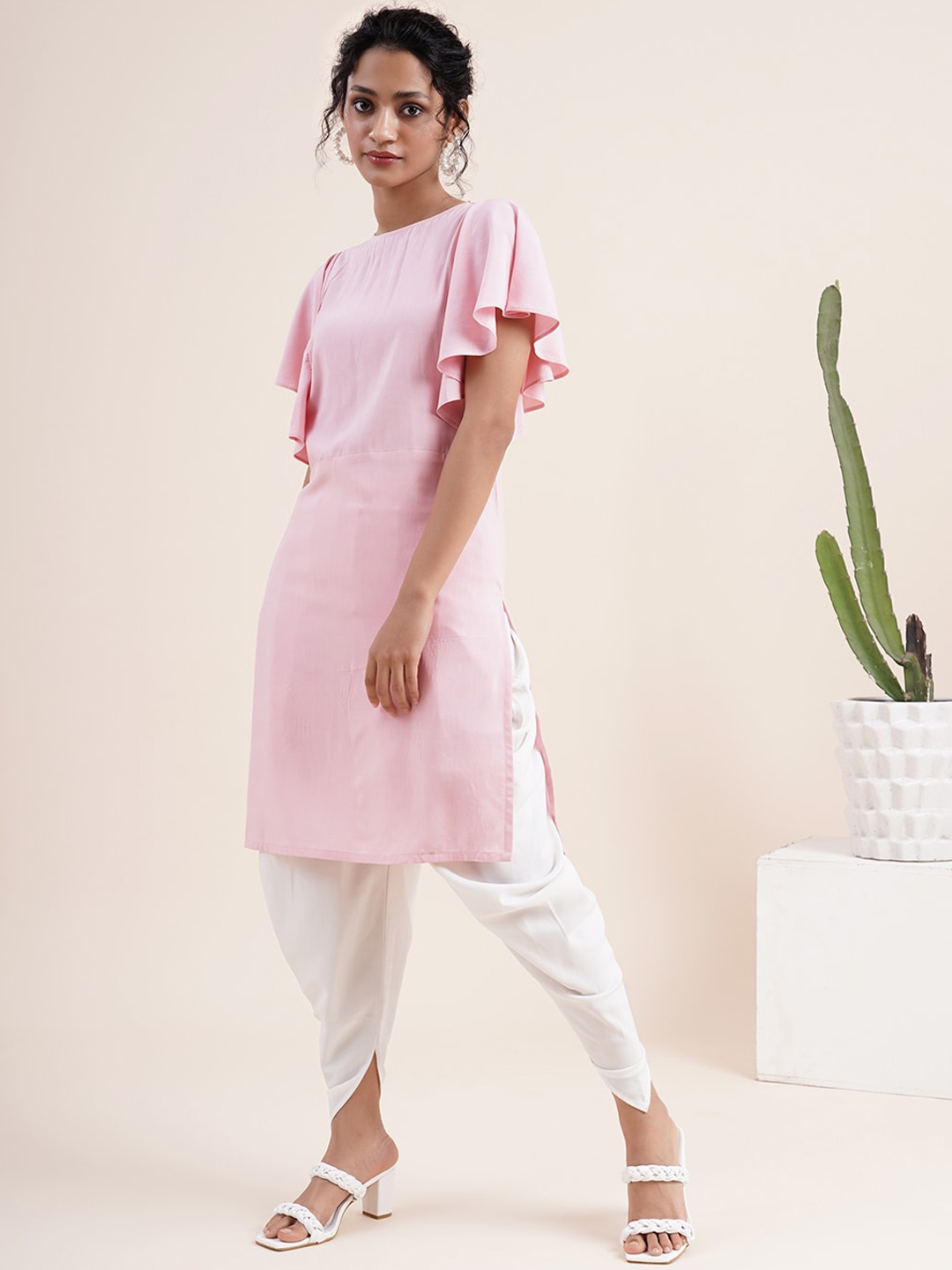 

Abhishti Women Pink Butterfly Sleeves Kurta