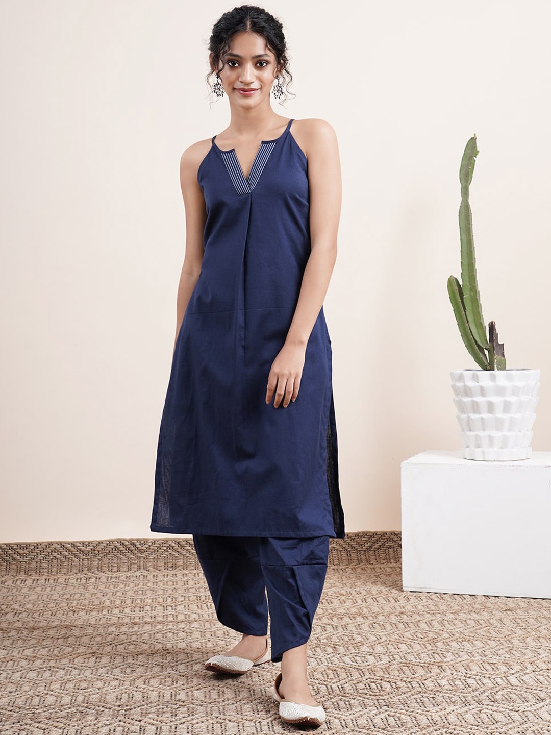 

Abhishti Women Navy Blue Thread Work Kurta With Contrast Stitches On Placket