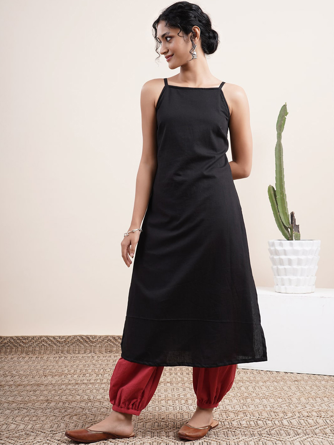 

Abhishti Women Black Shoulder Strap Kurta