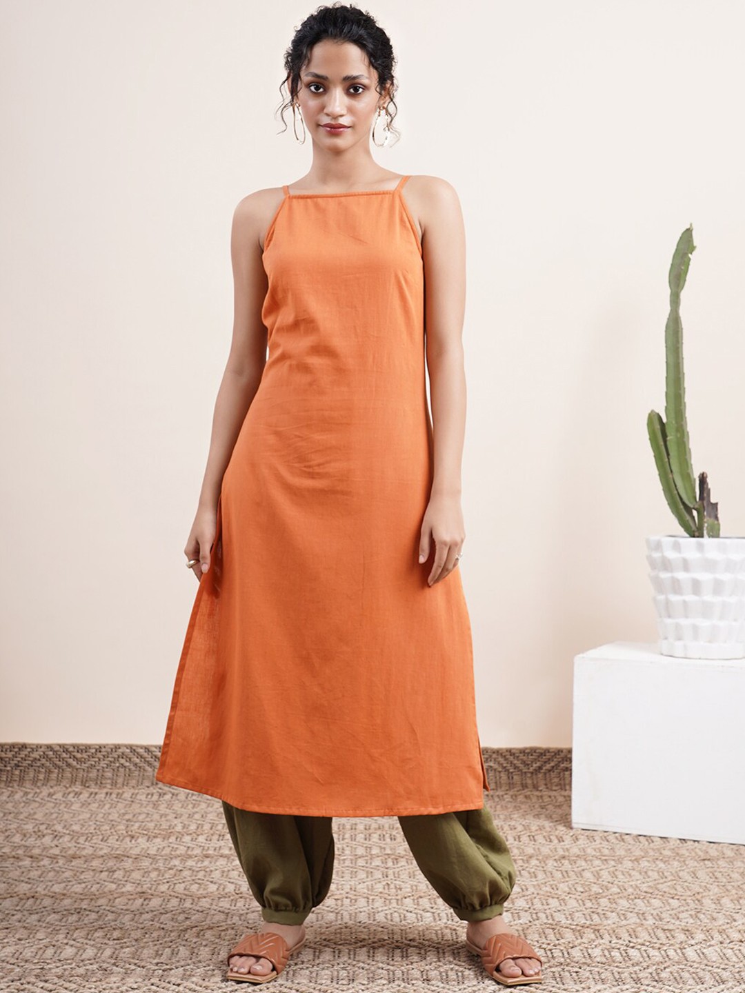 

Abhishti Striped Shoulder Strap Straight Kurta, Orange